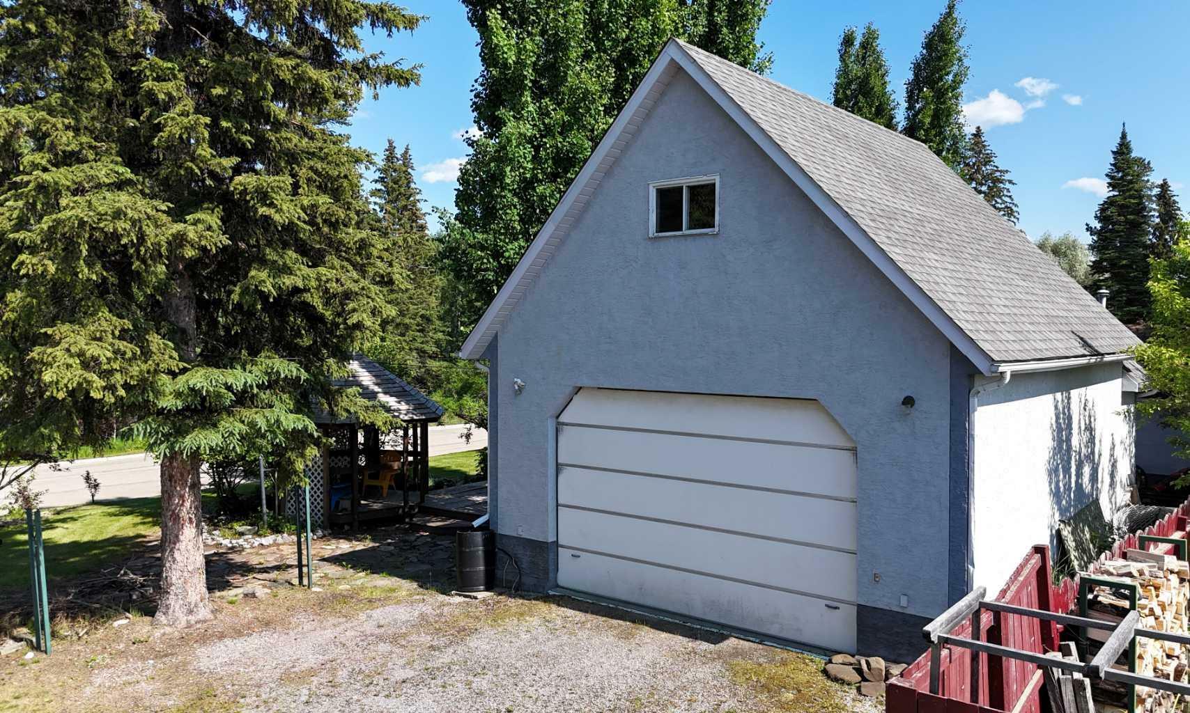 Property Photo: 4204 6 Avenue AB T7E 1A6