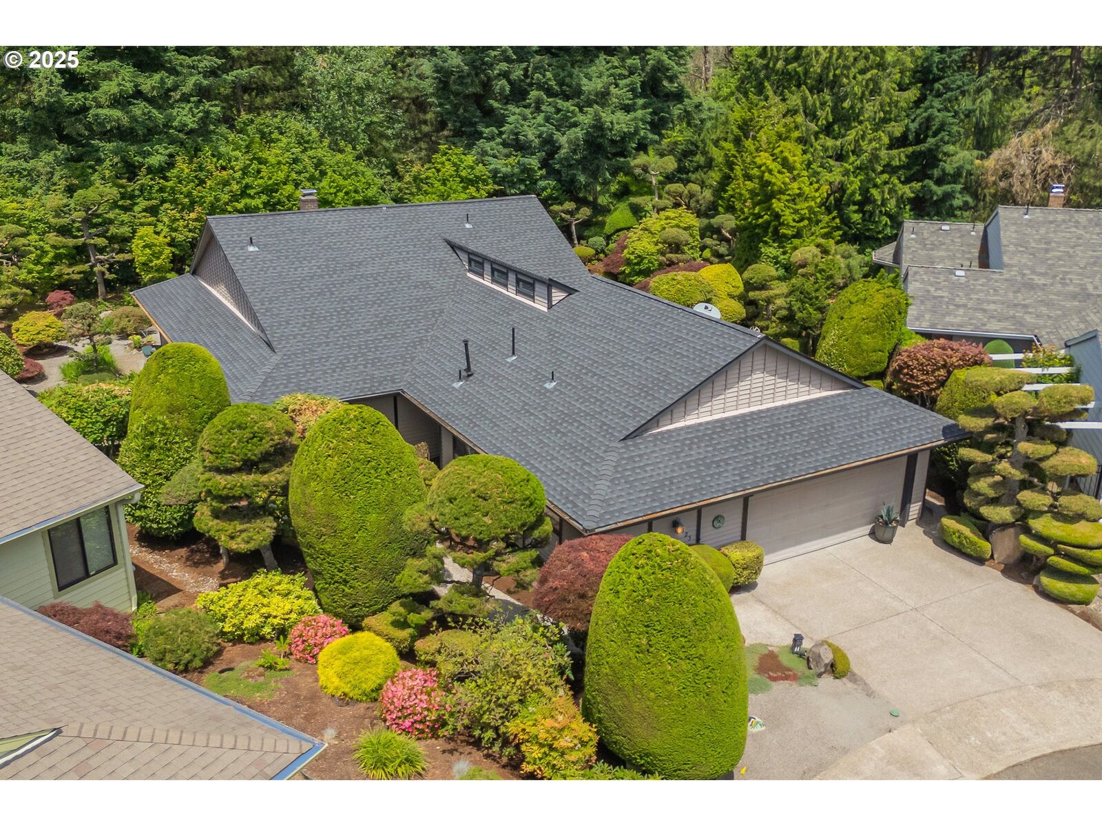 Property Photo:  2423 NE 153rd Pl  OR 97230 