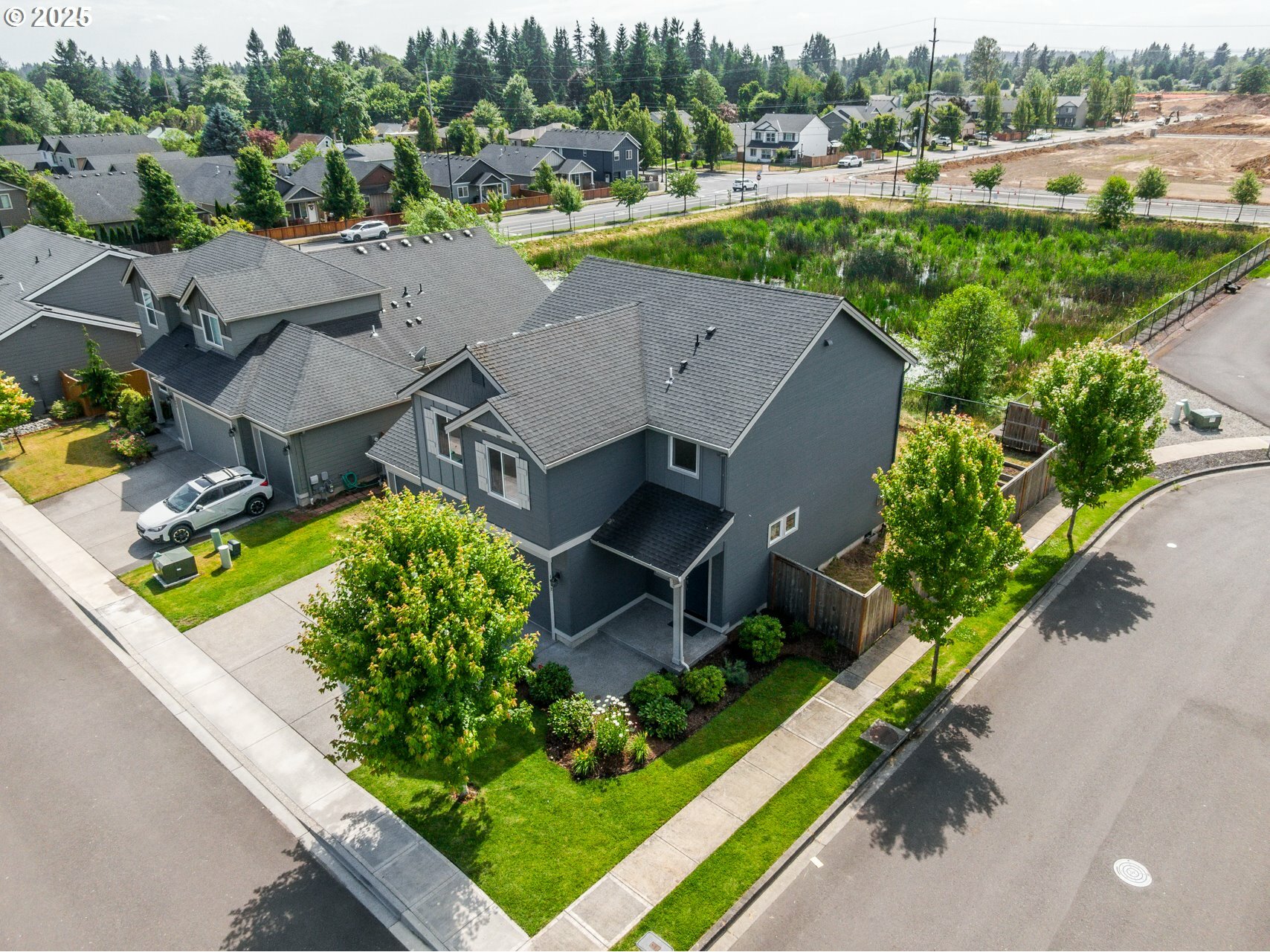 Property Photo:  1012 NE 11th Ct  WA 98604 