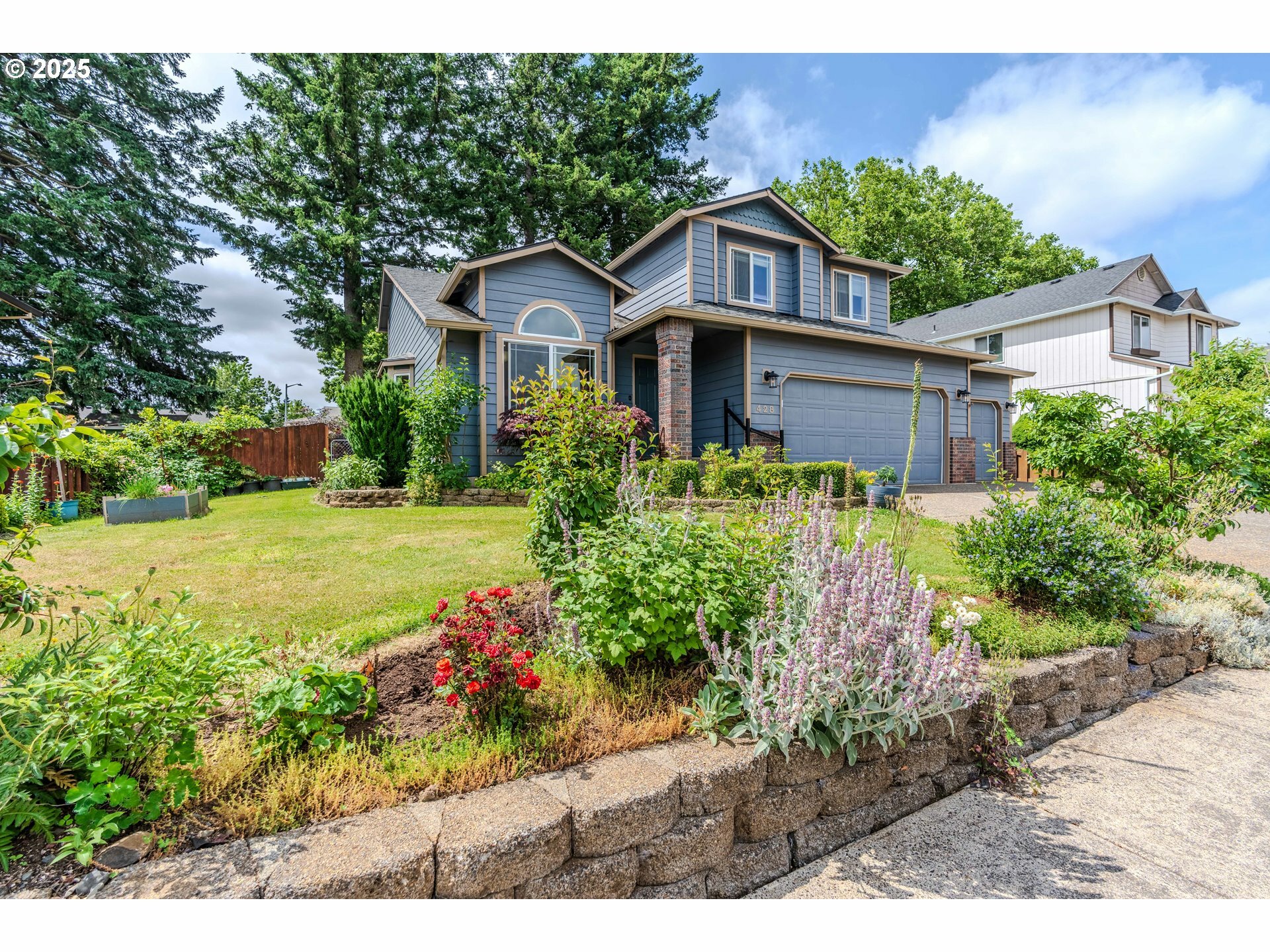 Property Photo: 428 SE 11th Cir OR 97060
