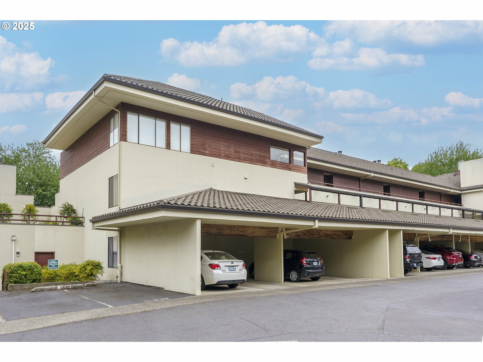 Property Photo: 5250 S Landing Dr 111B1 OR 97239