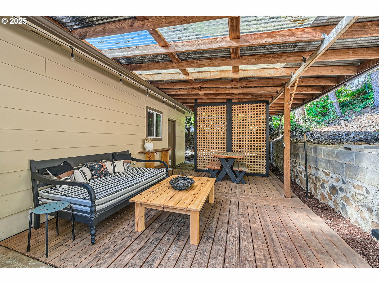 Property Photo: 190 SE Shafford St OR 97023