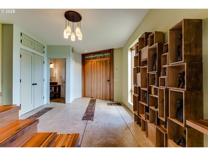 Property Photo: 85789 Allbritain Ln OR 97405