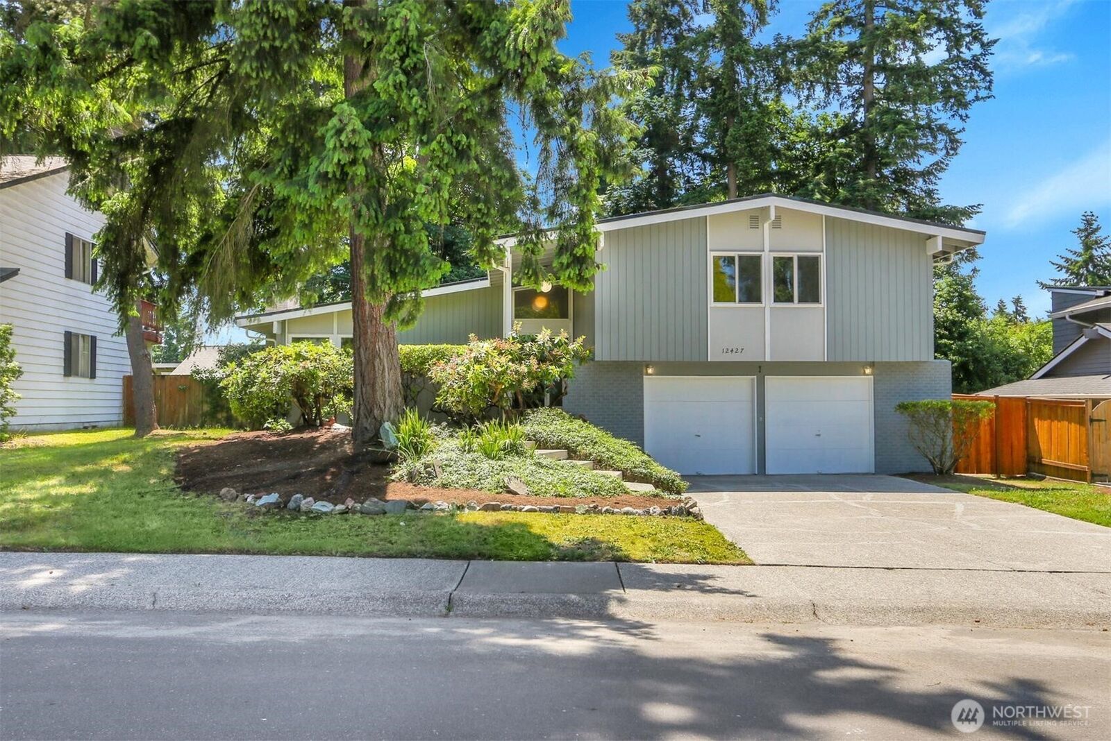 Property Photo:  12427 NE 141st Way  WA 98034 