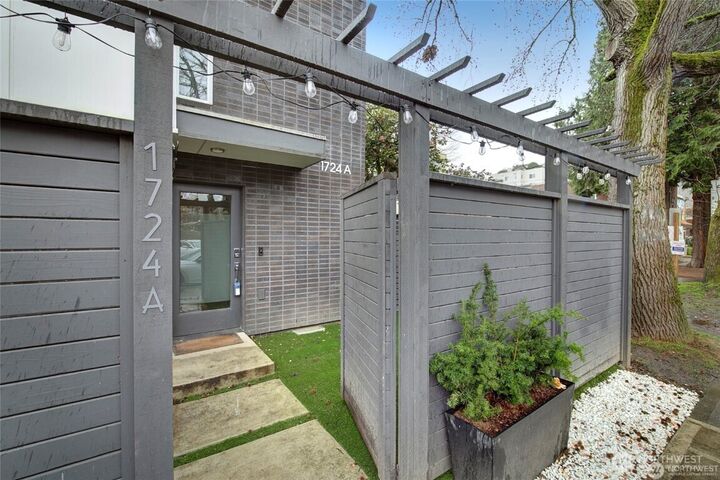 Property Photo:  1724  11th Avenue A  WA 98122 