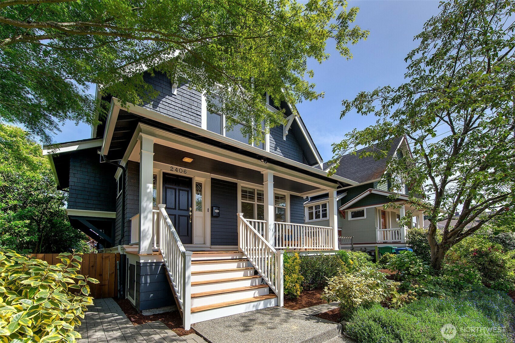 Property Photo:  2406  5th Avenue W  WA 98119 