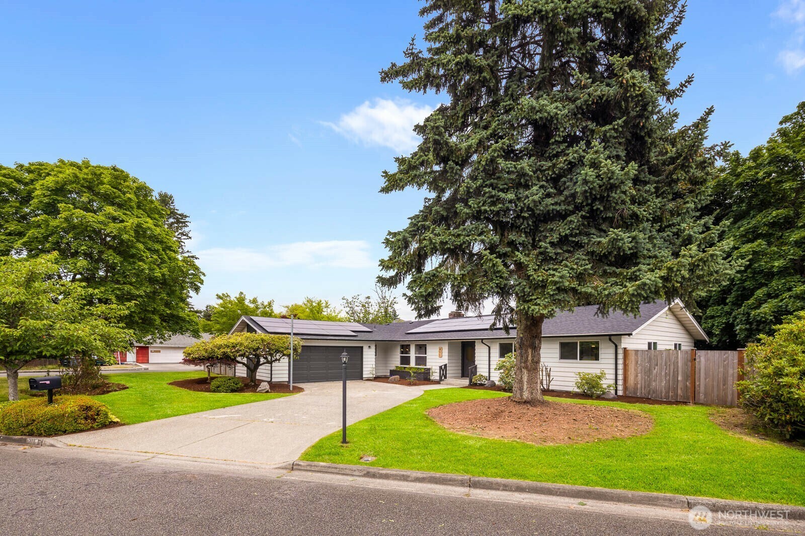 Property Photo: 811 18th St SW WA 98371