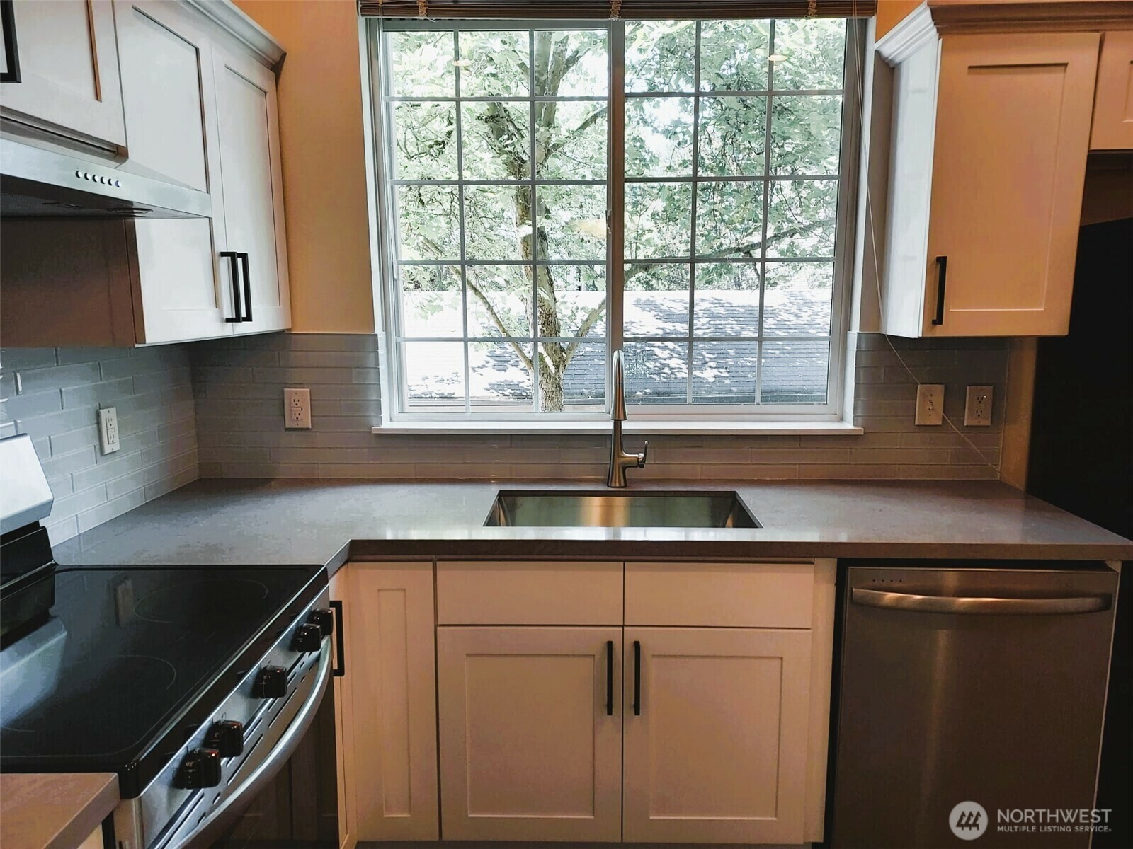 Property Photo: 25025 SE Klahanie Boulevard D202 WA 98029