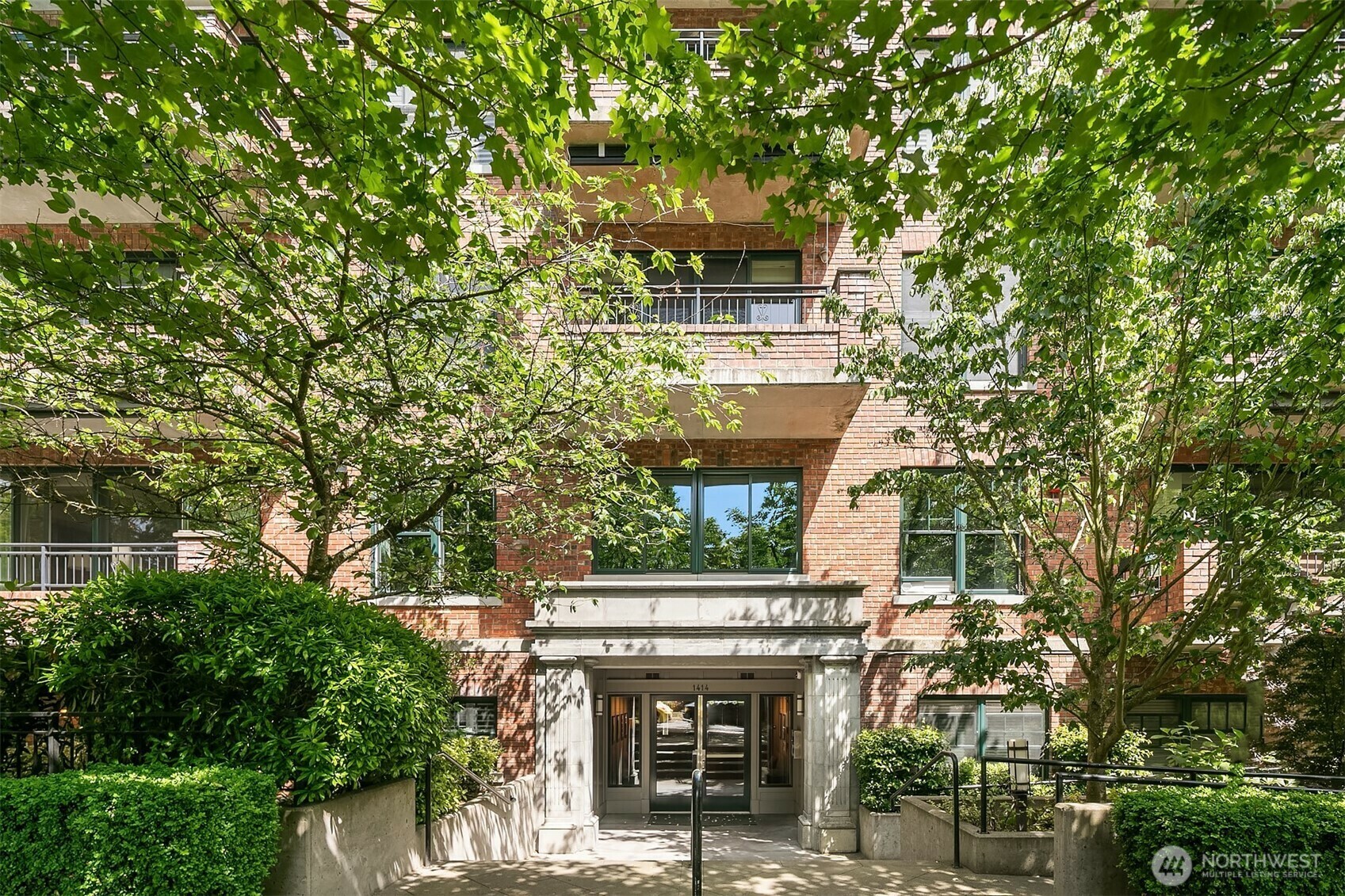 Property Photo: 1414 1st Avenue W 104 WA 98119