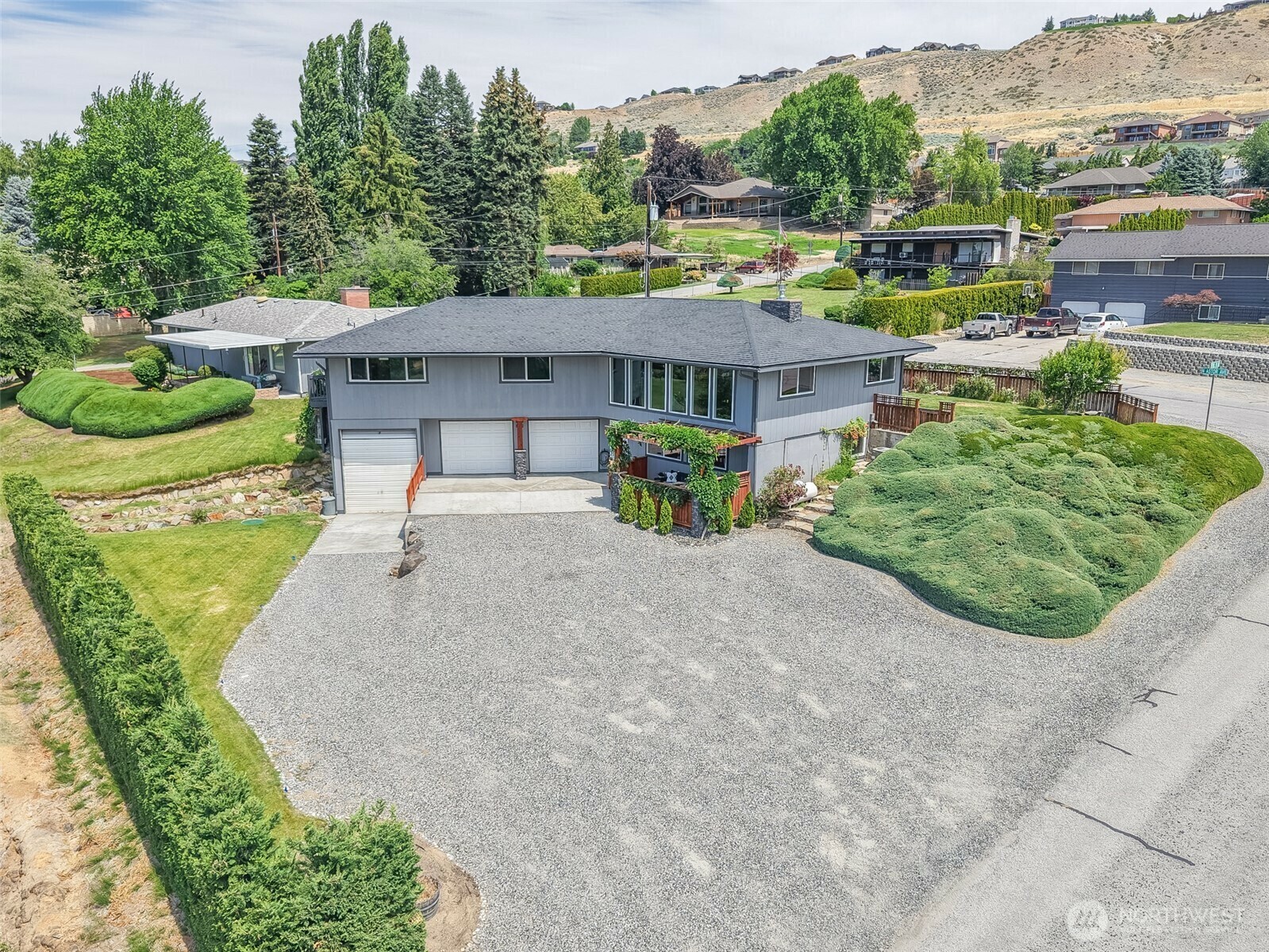Property Photo: 2540 N Astor Avenue WA 98801