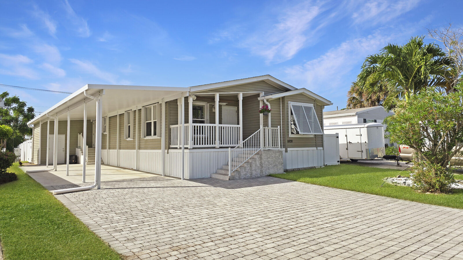 Property Photo:  6939 SE Ridgeway Terrace  FL 33455 