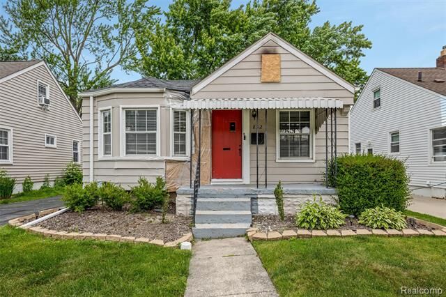 Property Photo:  852 Cambridge Road  MI 48072 