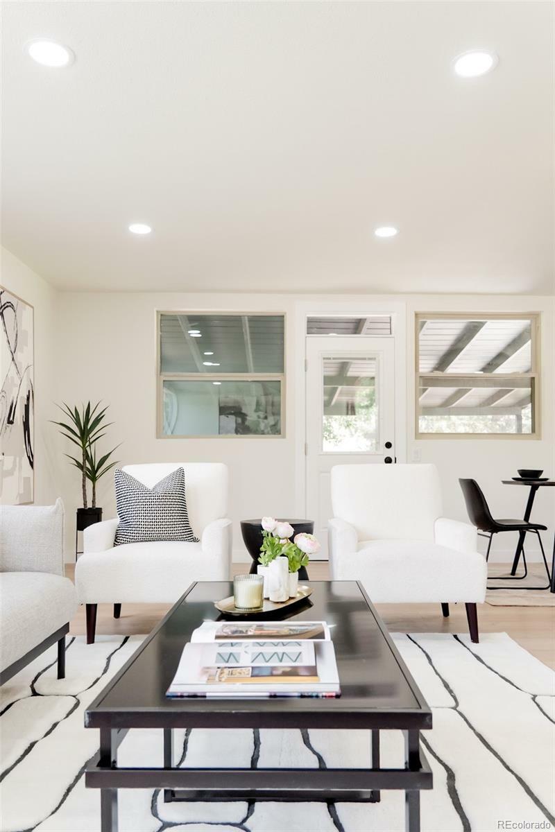 Property Photo: 1390 S Jasmine Way CO 80224