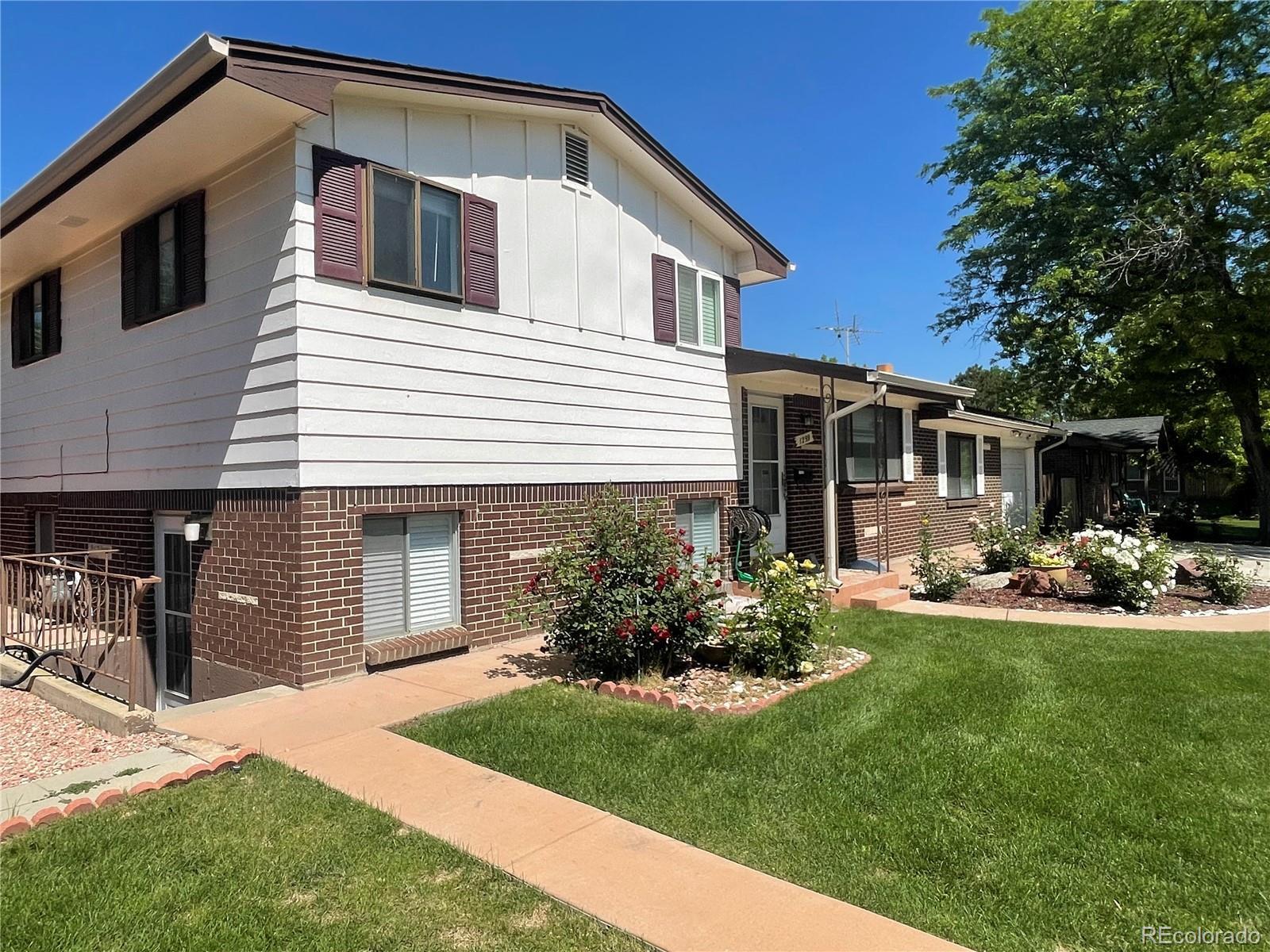 Property Photo:  1299 S Brentwood Way  CO 80232 
