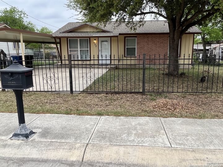 Property Photo:  627 Baltzell  TX 78221 