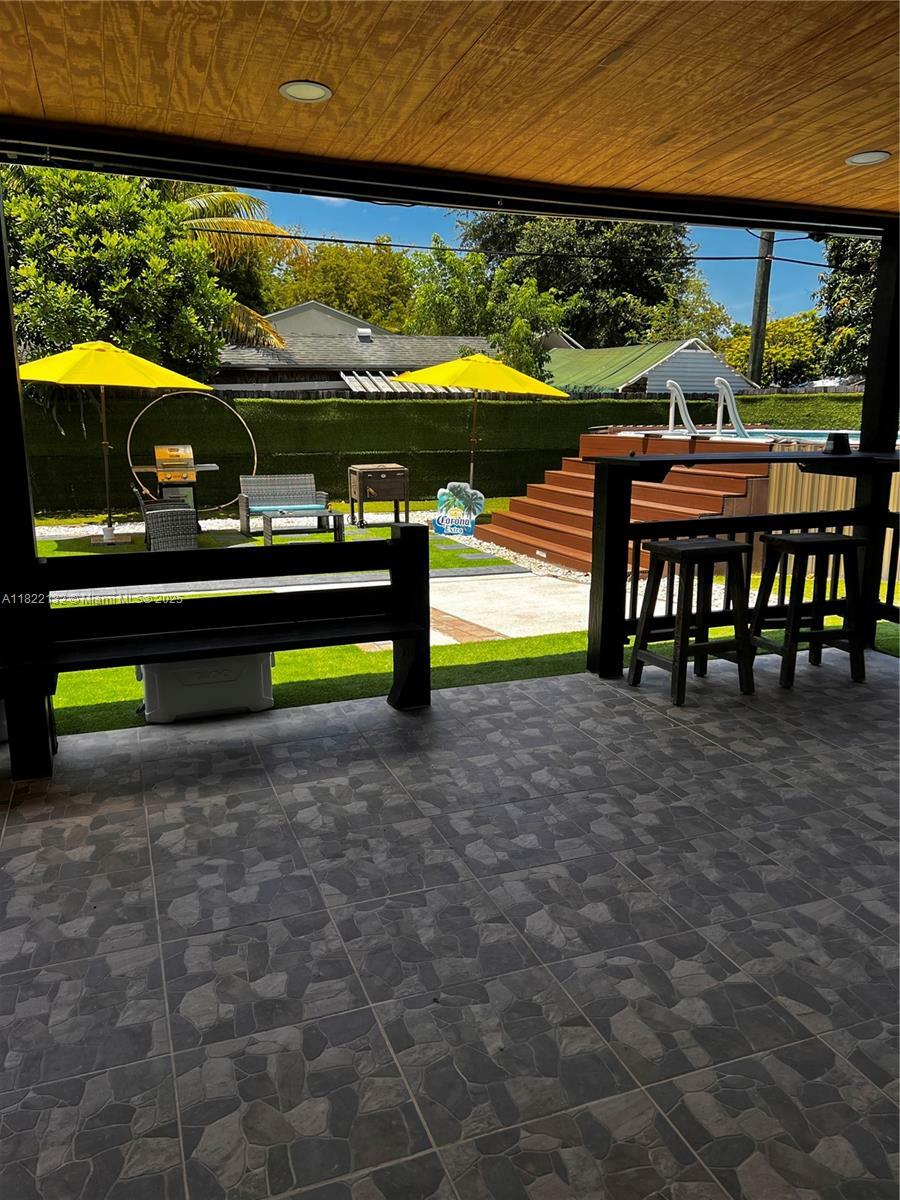 Property Photo: 7151 Pershing St FL 33024