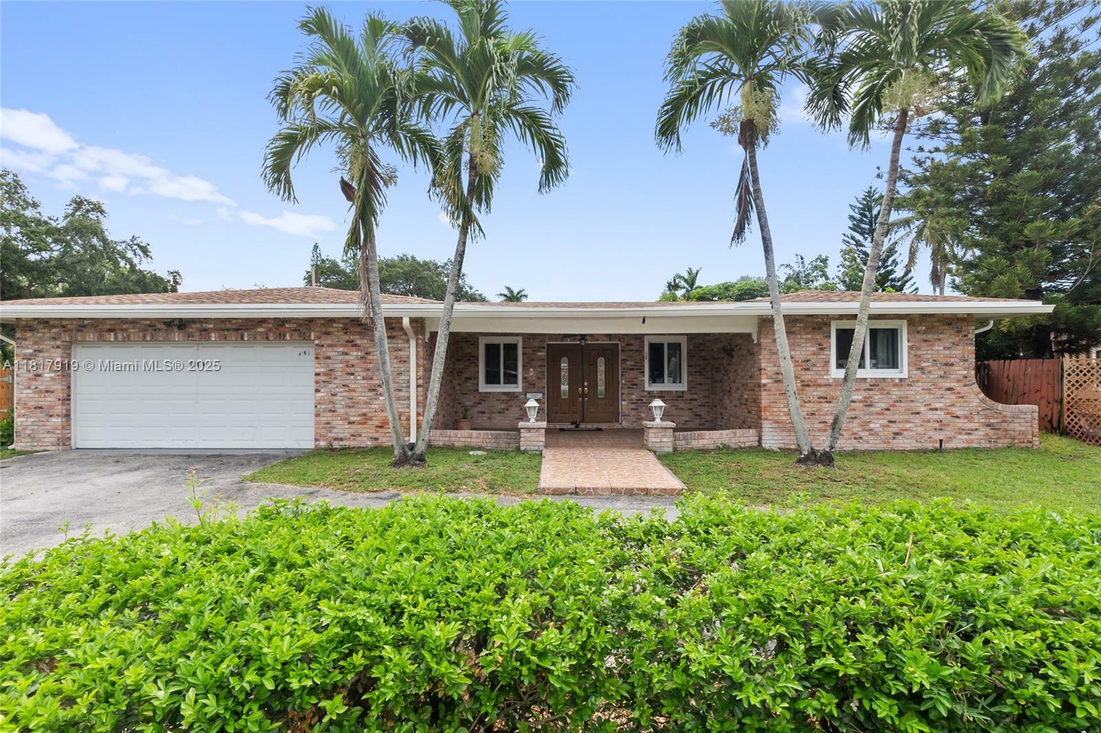 Property Photo: 736 Ixora Ln FL 33317