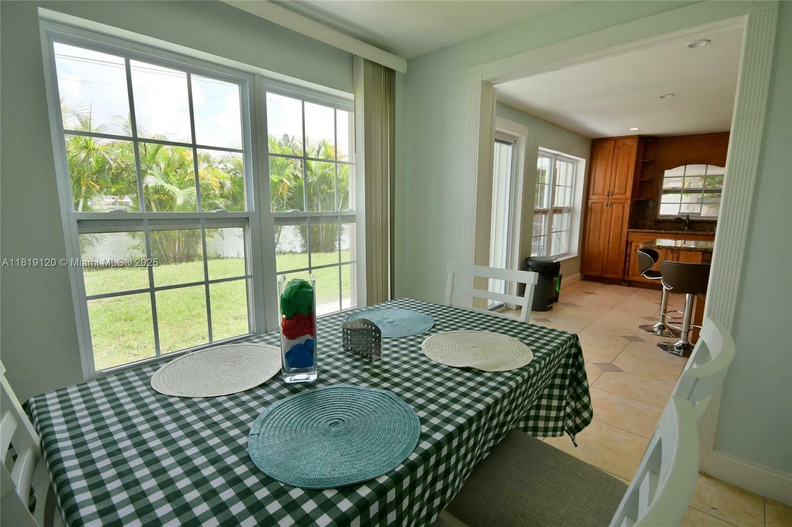 Property Photo: 5815 S Farragut Dr FL 33021
