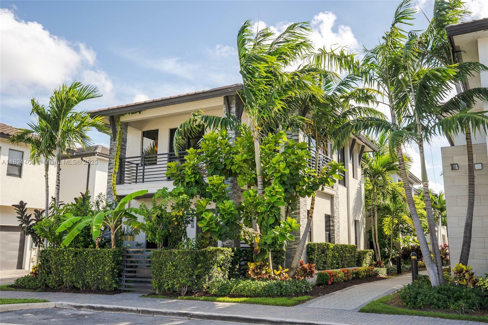 8217 NW 46th St  Doral FL 33166 photo