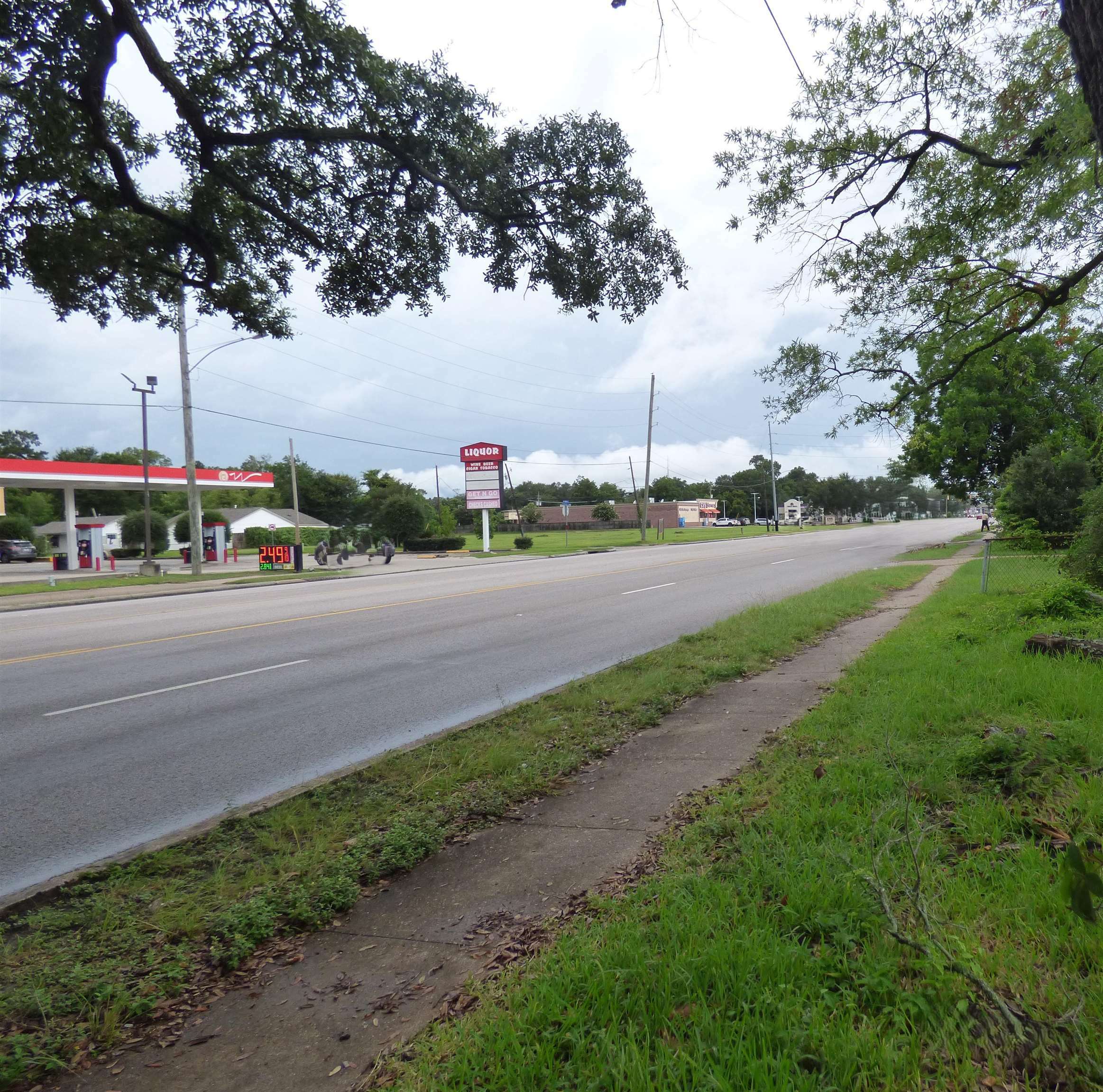 Property Photo: 2410 N 16th St TX 77630