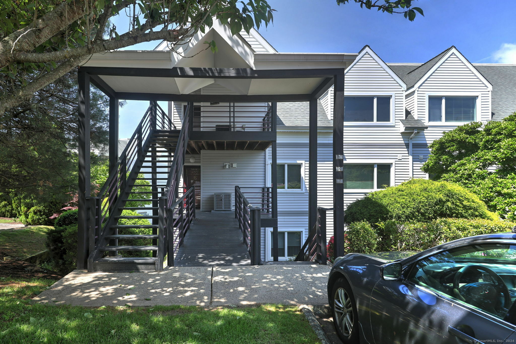 Property Photo: 1128 Windward Road 1128 CT 06461
