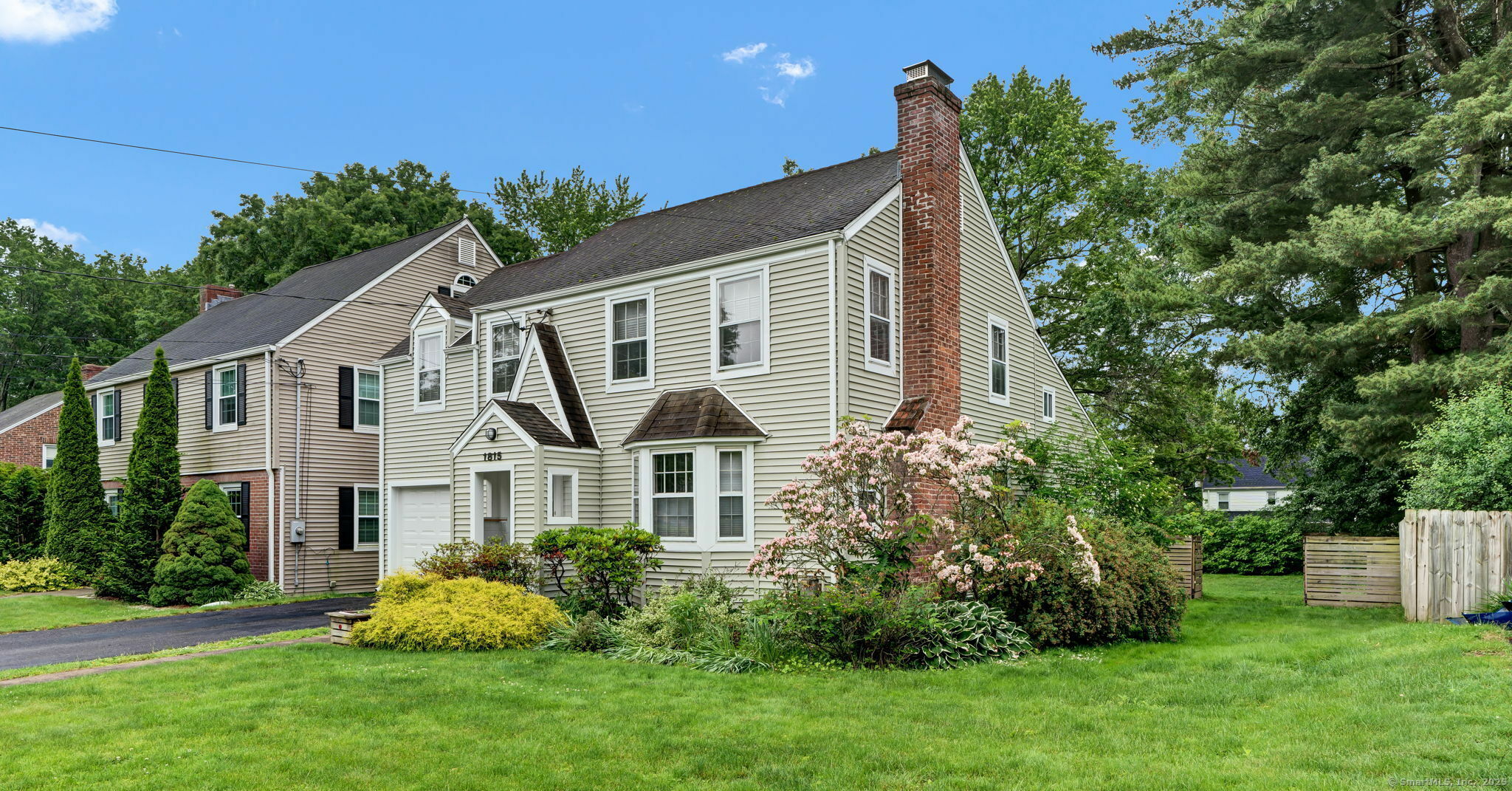 Property Photo:  1815 Asylum Avenue  CT 06117 