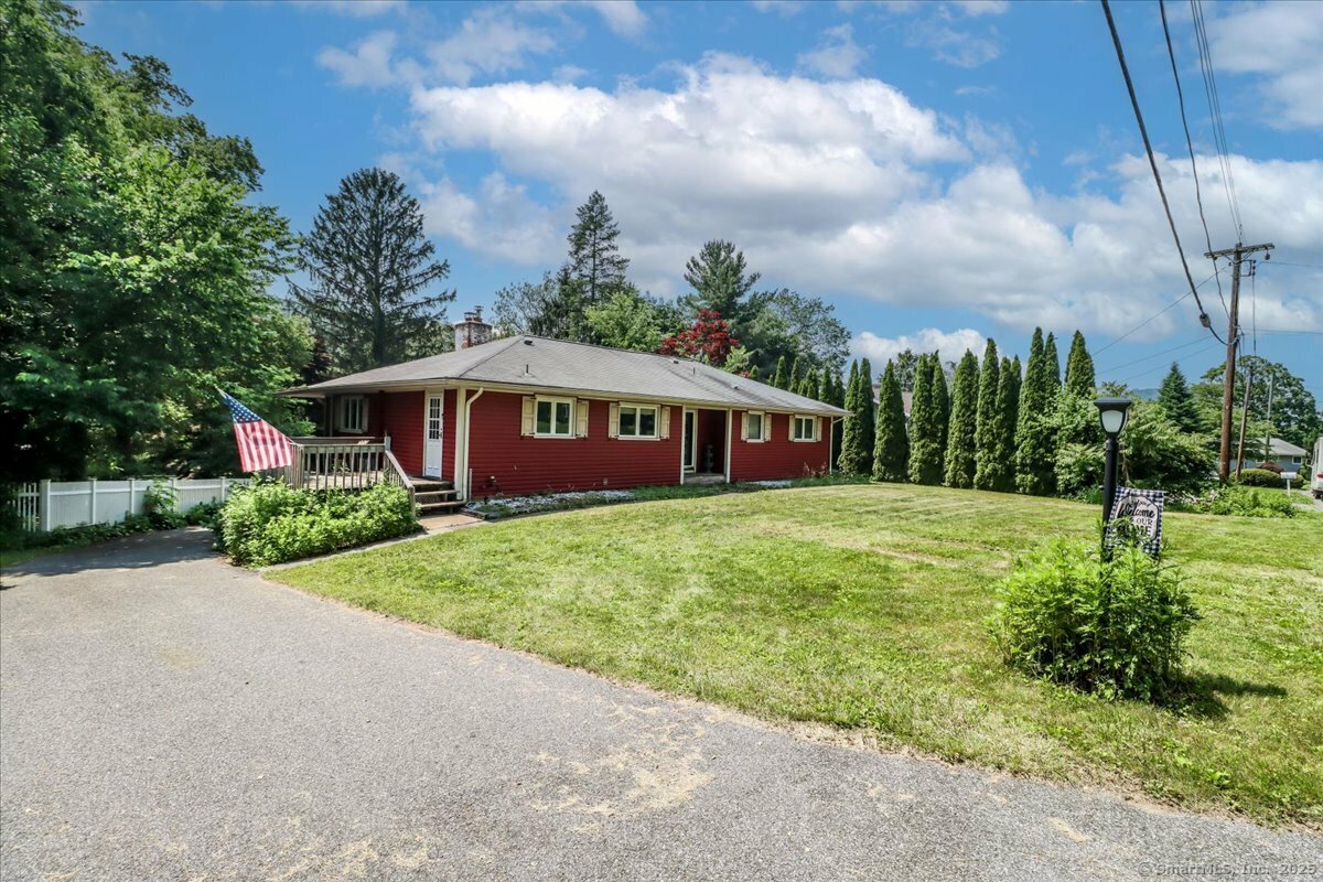 Property Photo: 12 Lakewood Terrace CT 06776