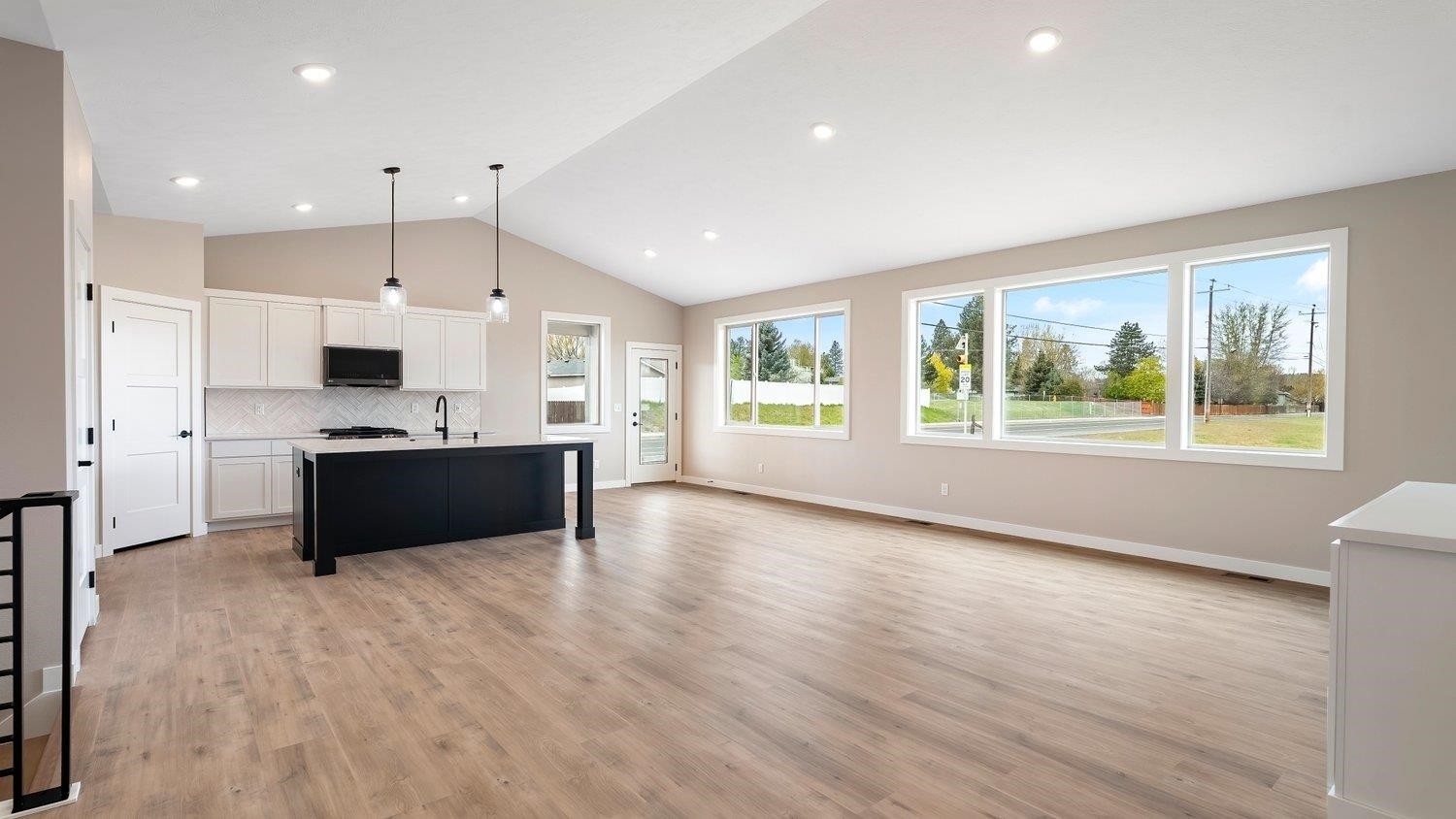 Property Photo: 16719 N Wellington Rd WA 99005
