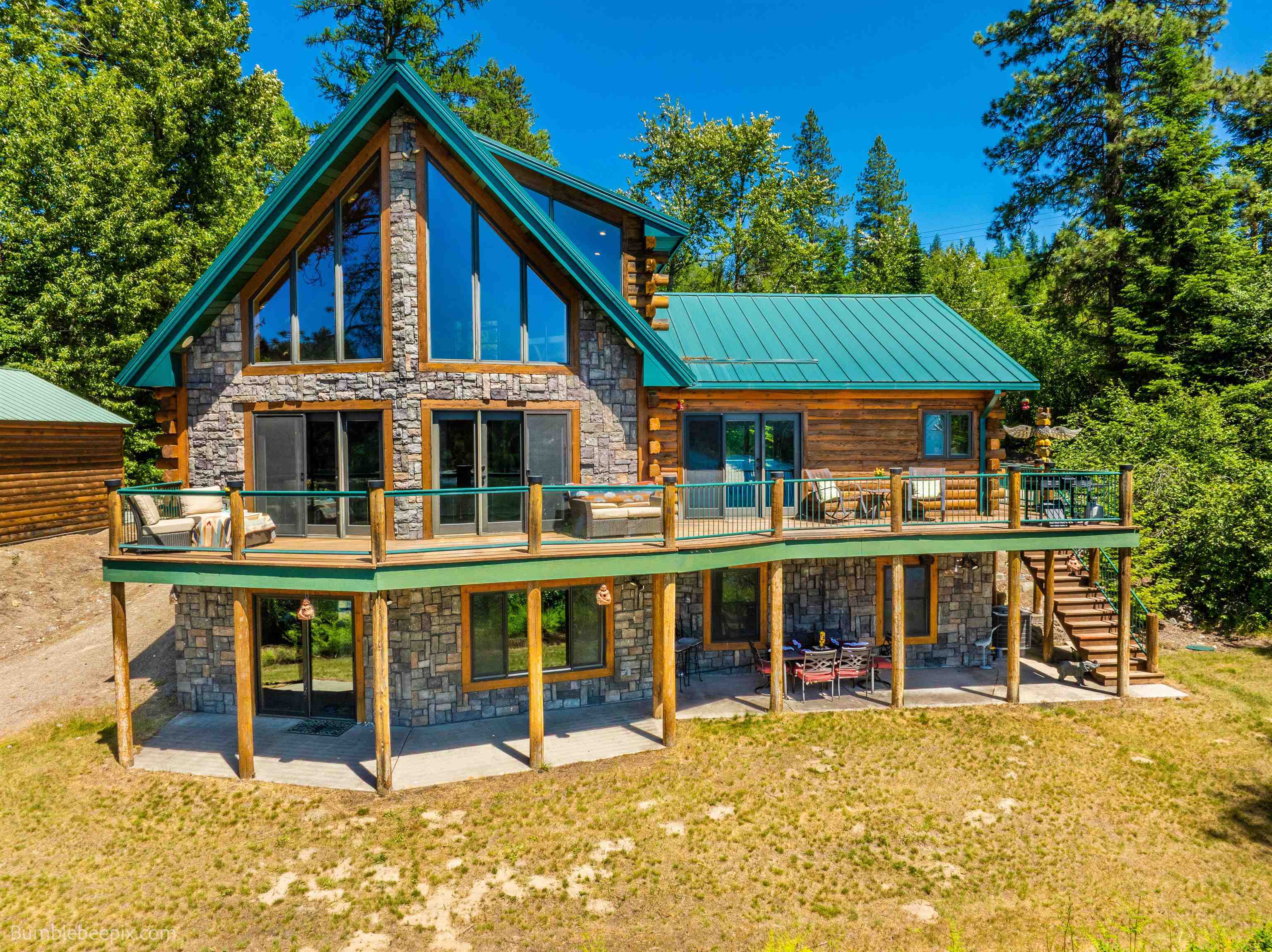 Property Photo: 32261 N Leclerc Rd WA 99139