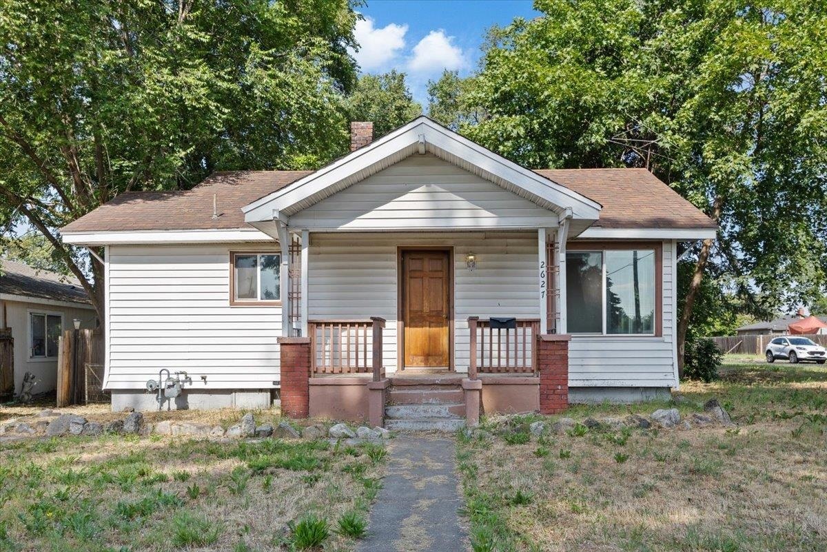 Property Photo: 2627 N Altamont St WA 99207