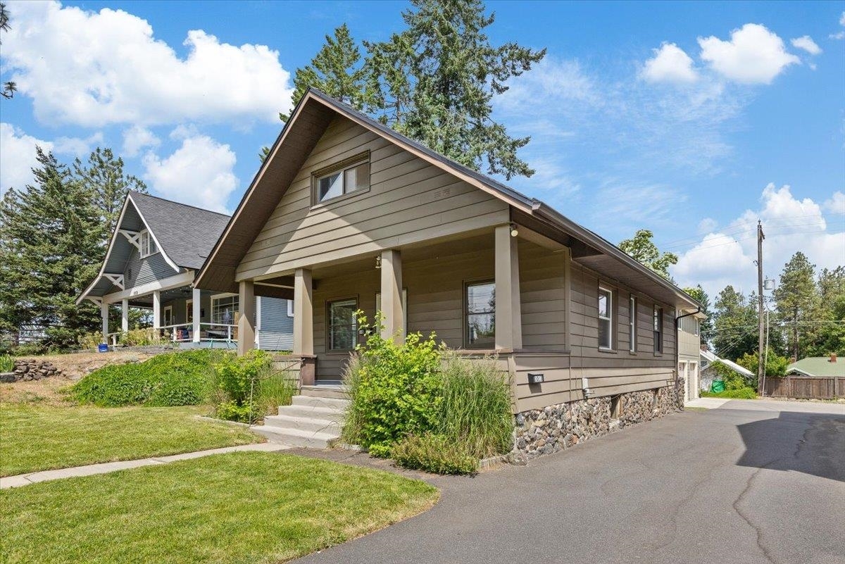 Property Photo: 1011 E 30th Ave WA 99203