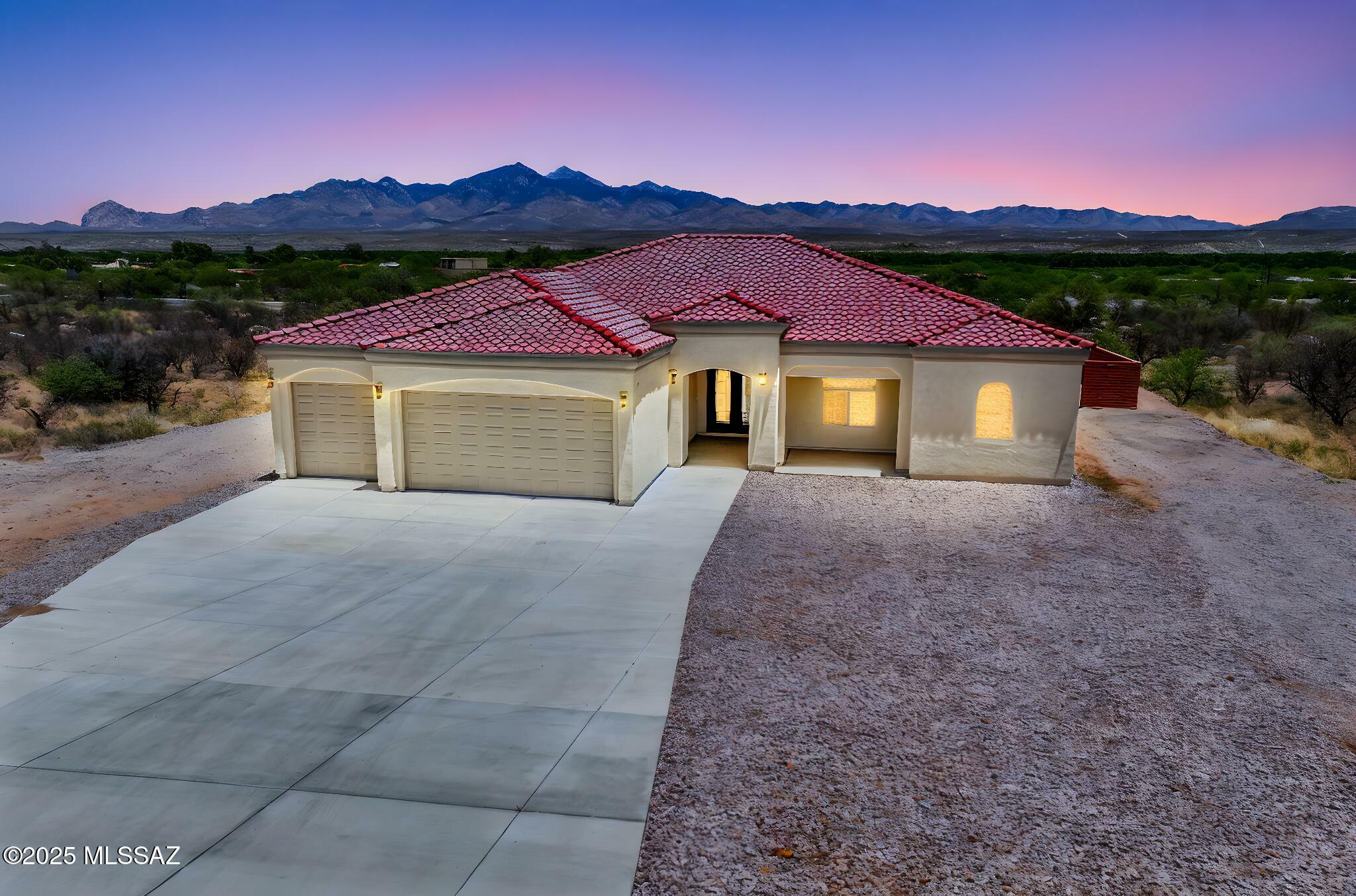 Property Photo: 103 Keating Circle AZ 85646