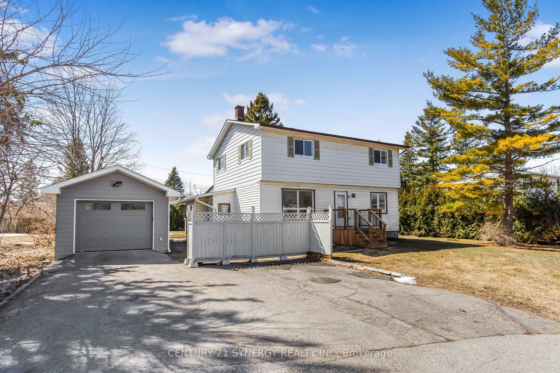 Property Photo: 14 Johnwoods Street ON K2S 1B9