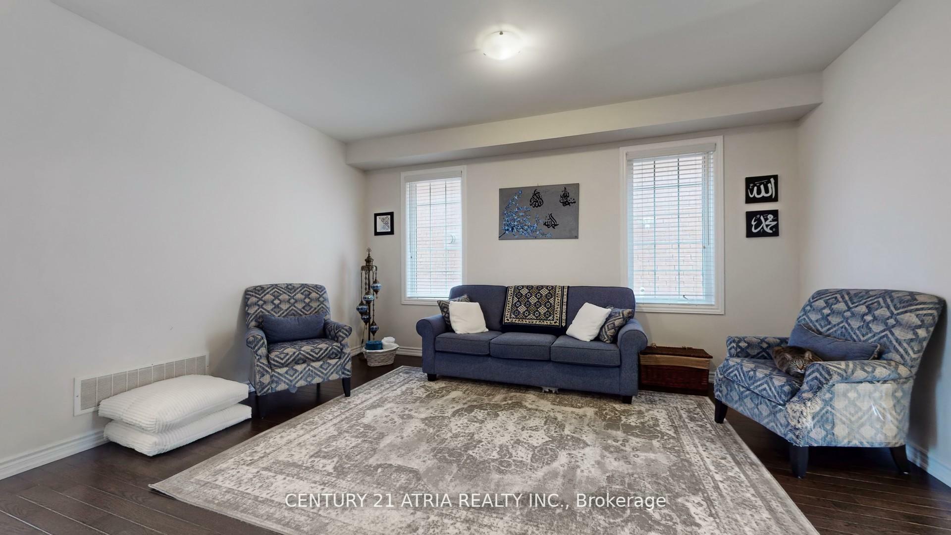 Property Photo: 101 Bonnieglen Farm Boulevard ON L7C 4B7