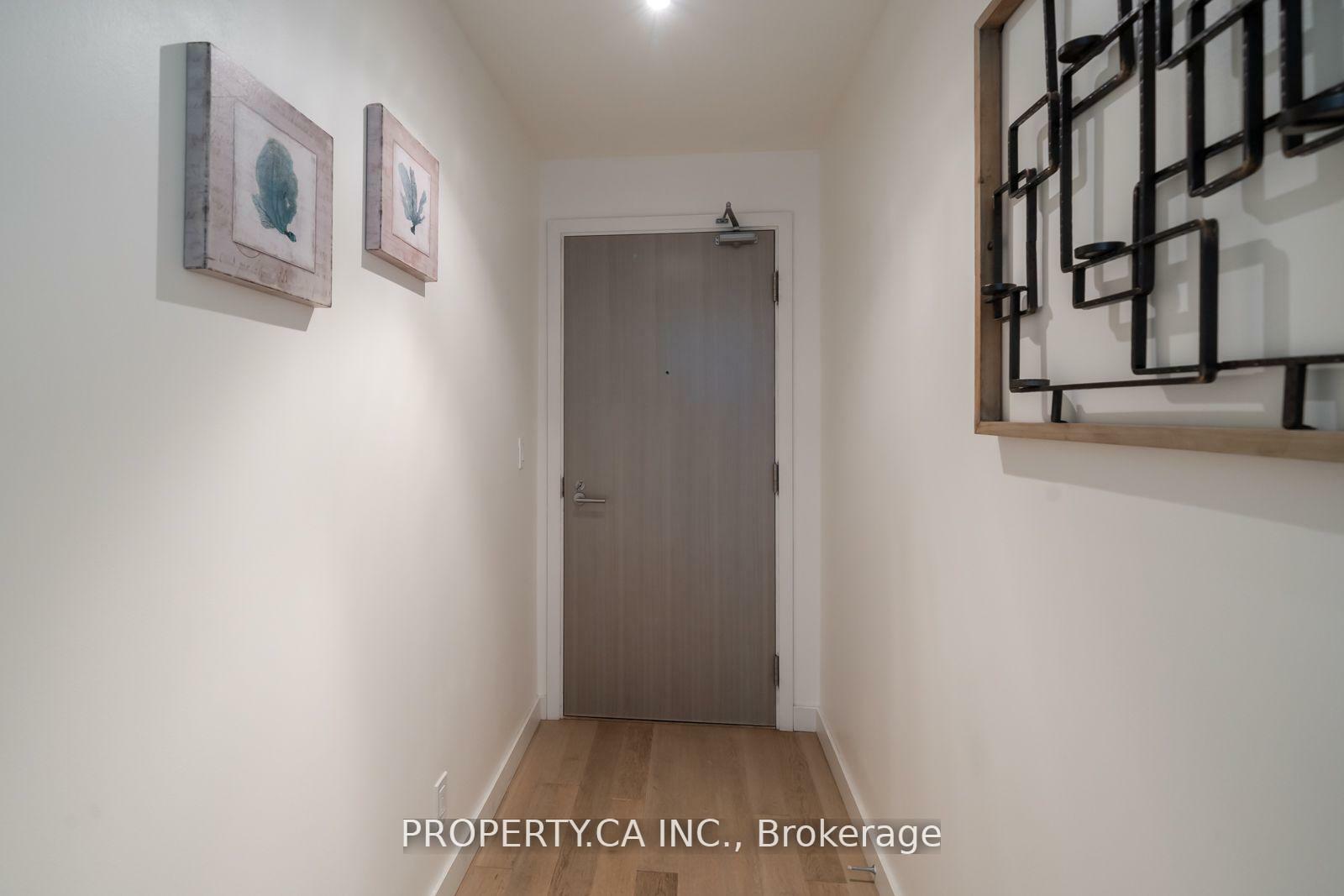 Property Photo: 111 Bathurst Street 1012 ON M5V 0M9