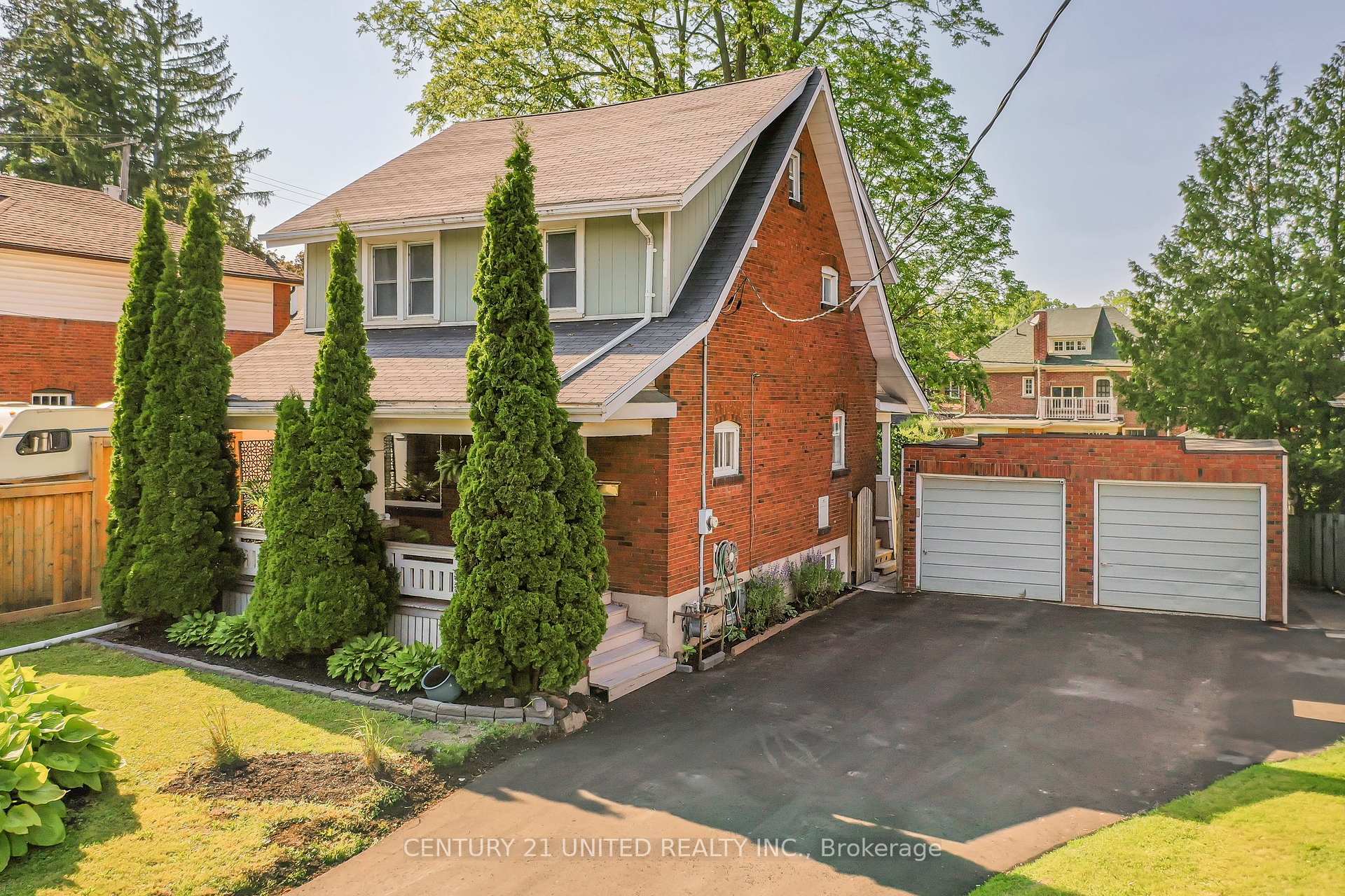 Property Photo: 624 Charlotte Street ON K9J 2W8