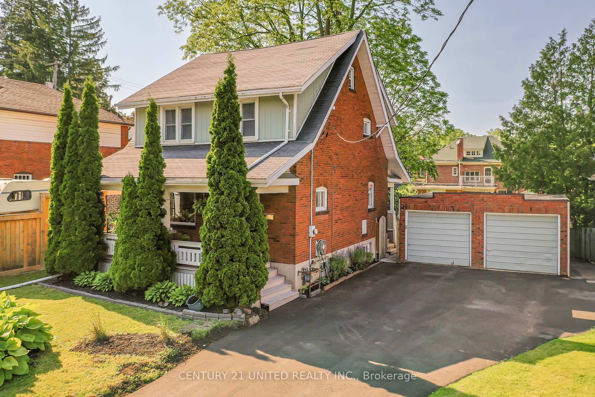 Property Photo: 624 Charlotte Street ON K9J 2W8