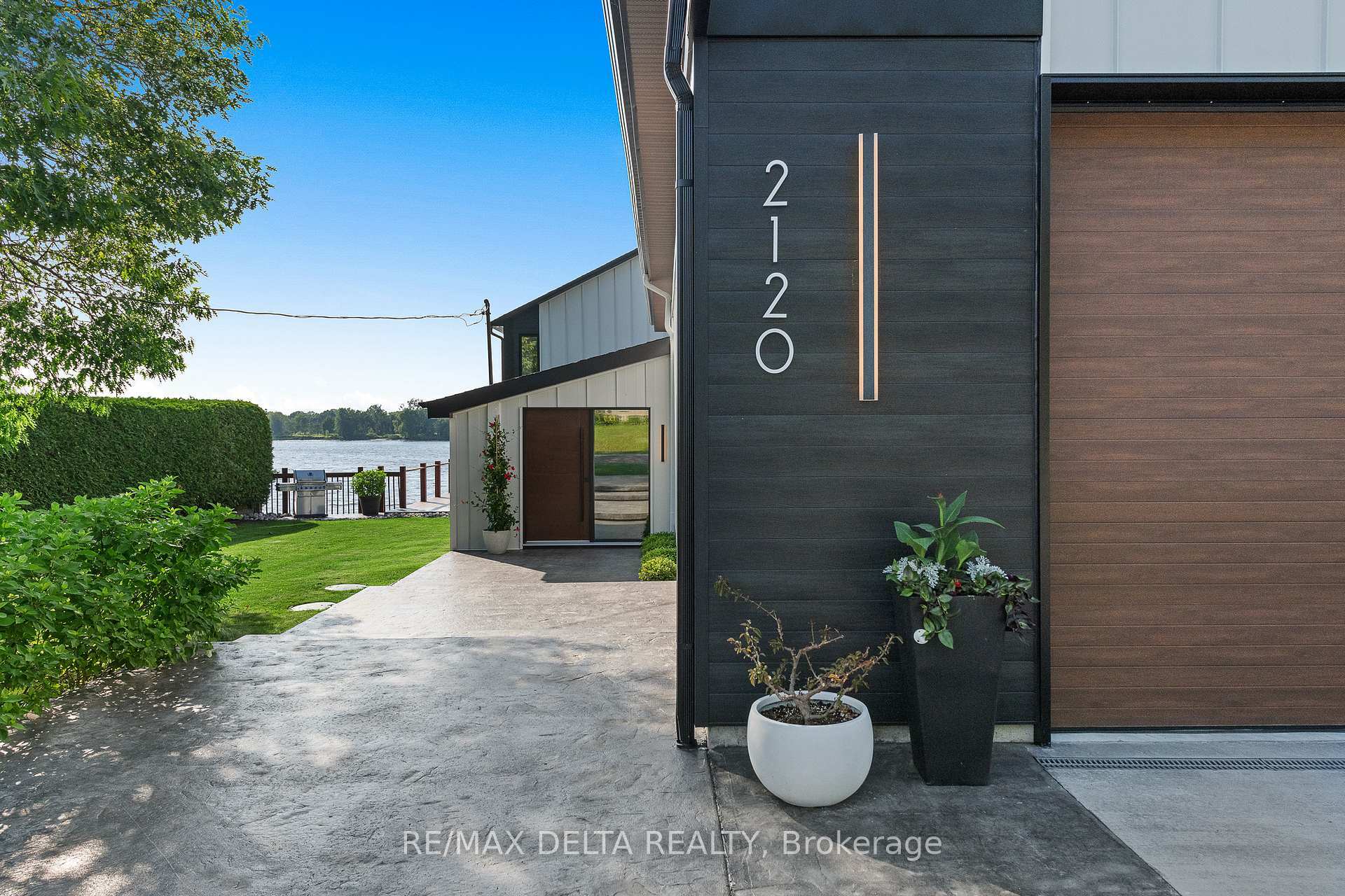 Property Photo:  2120 Du Chateau Avenue  ON K4K 1J3 