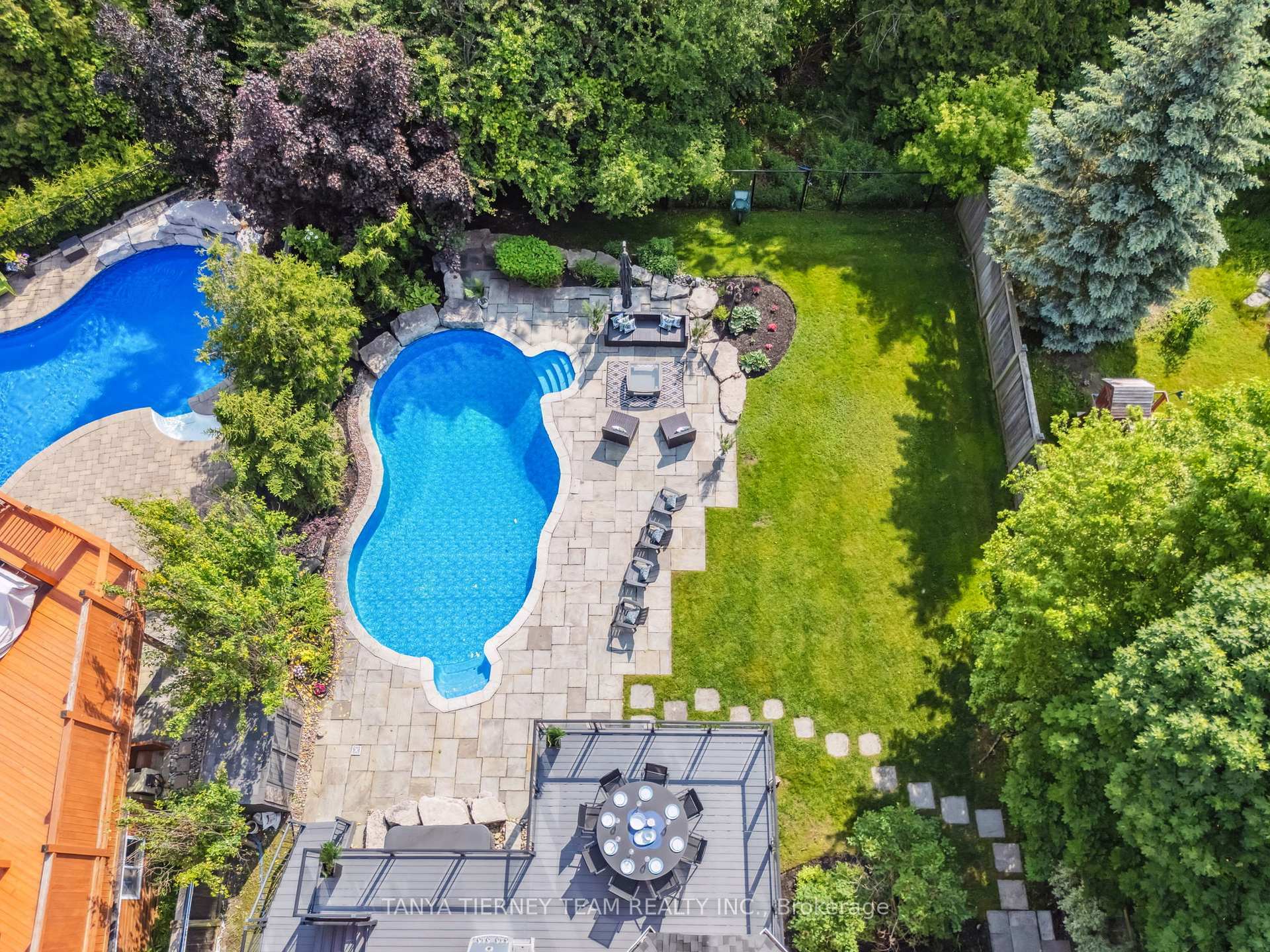 Property Photo: 17 Covington Drive ON L1M 2K6