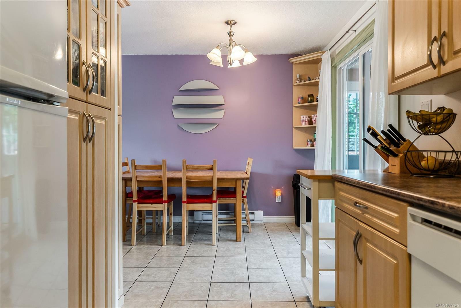 Property Photo: 186 Acacia Ave BC V9R 3L5