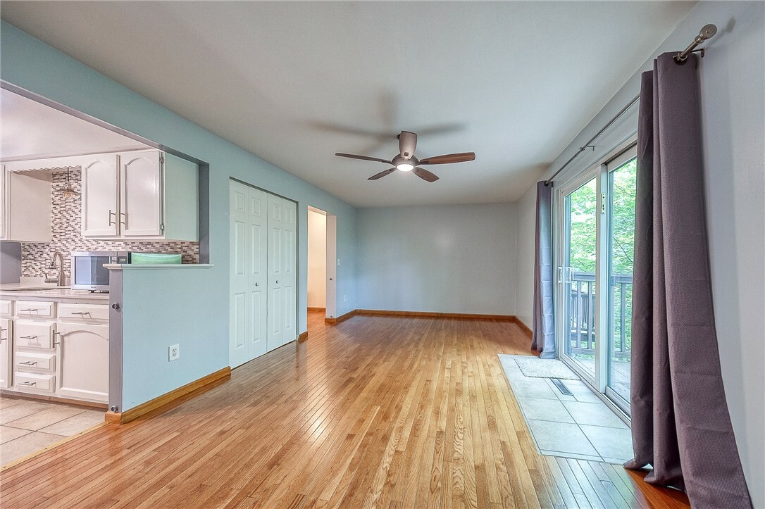 Property Photo: 413 Allenberry Dr PA 15237