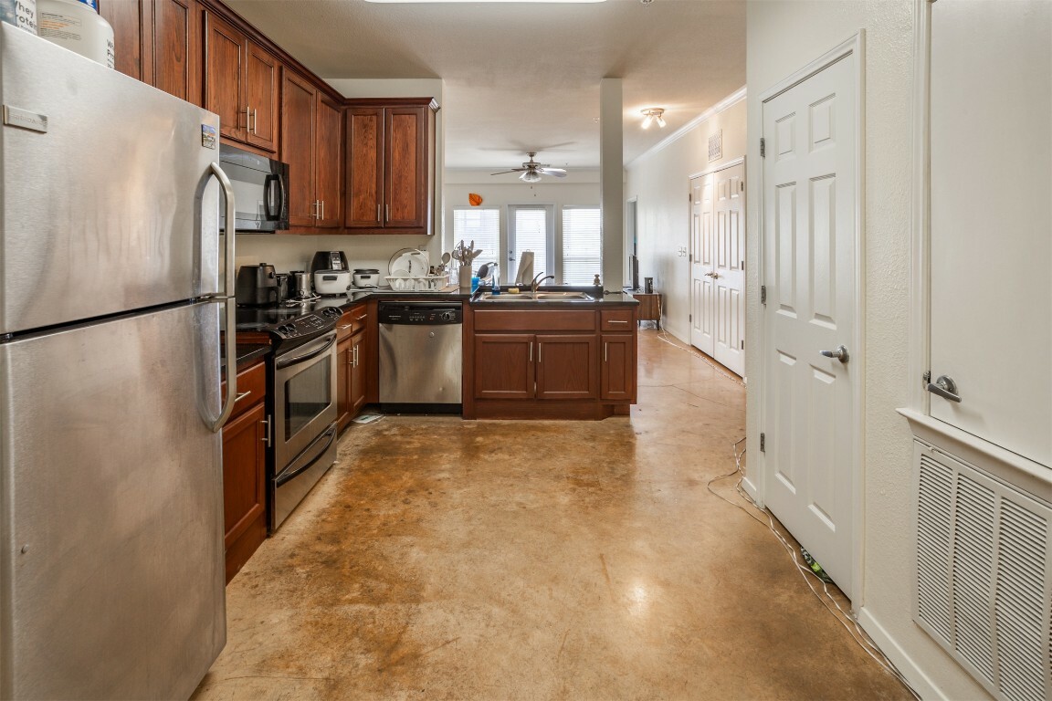 Property Photo: 910 W 25th Street 403 TX 78705