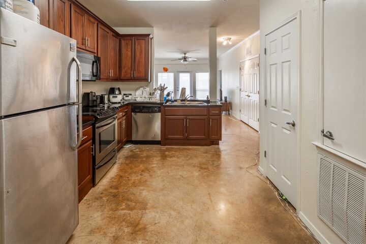 Property Photo: 910 W 25th Street 403 TX 78705