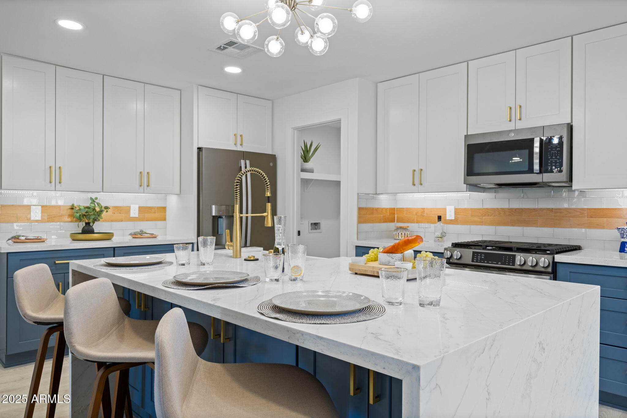 Property Photo: 1818 W Highland Avenue AZ 85015