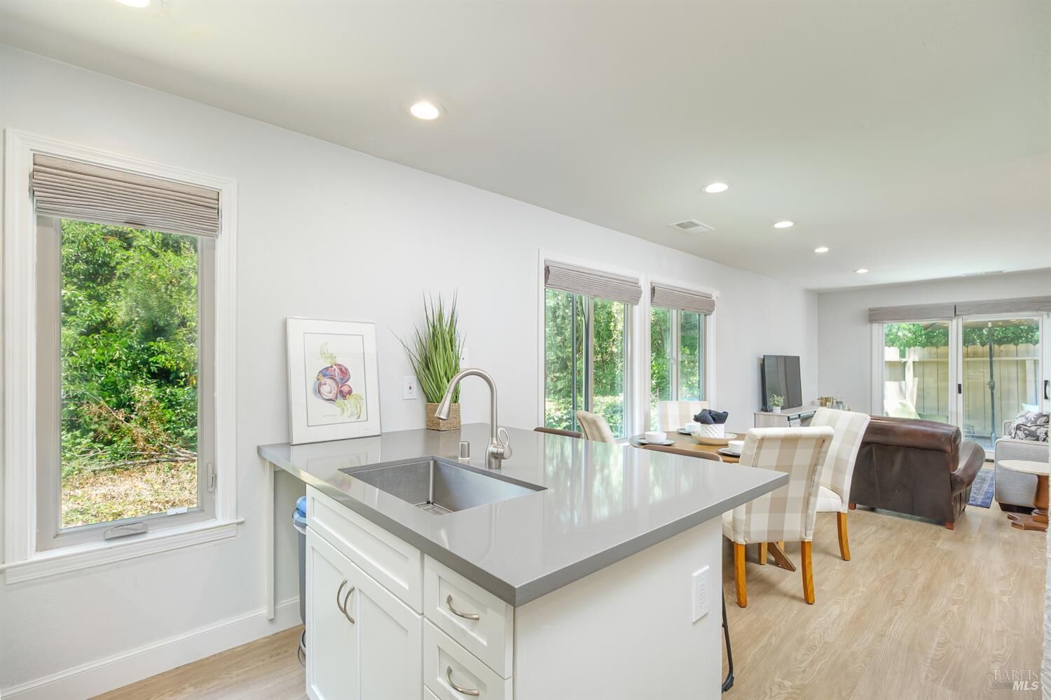 Property Photo:  209 Antoinette Court  CA 94947