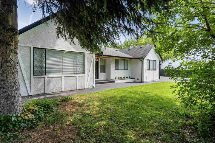 Photo de la propriété:  46672 Yale Road  BC V2P 2R9 