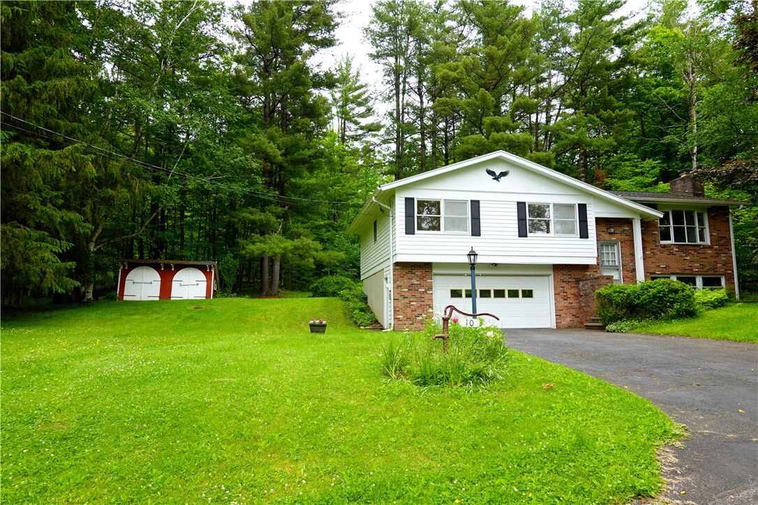 Property Photo:  10 Hunt Grove Road  NY 14850 