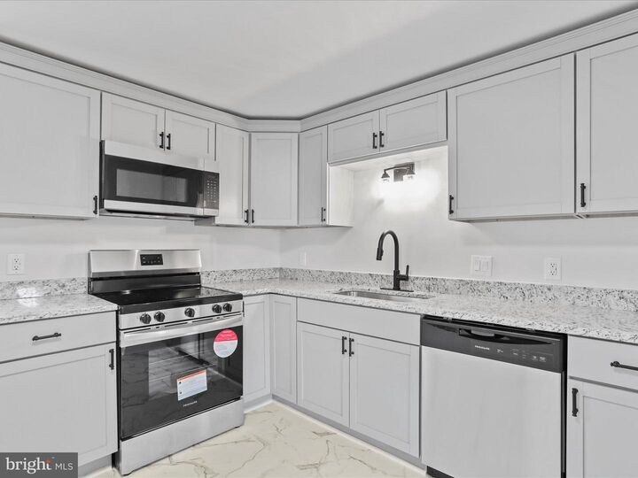 Property Photo: 230 Allison Avenue VA 22601
