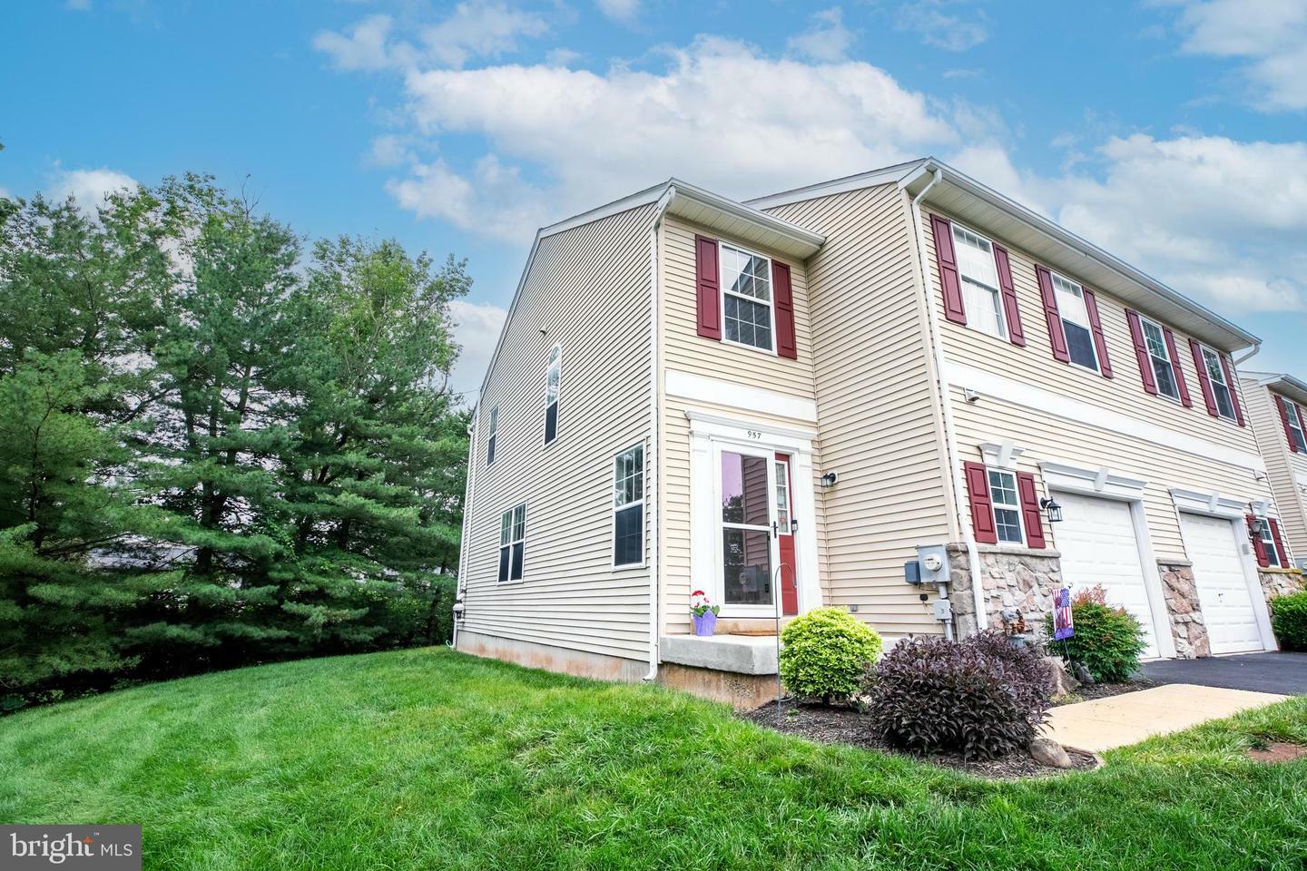 Property Photo: 957 Katie Circle PA 19468