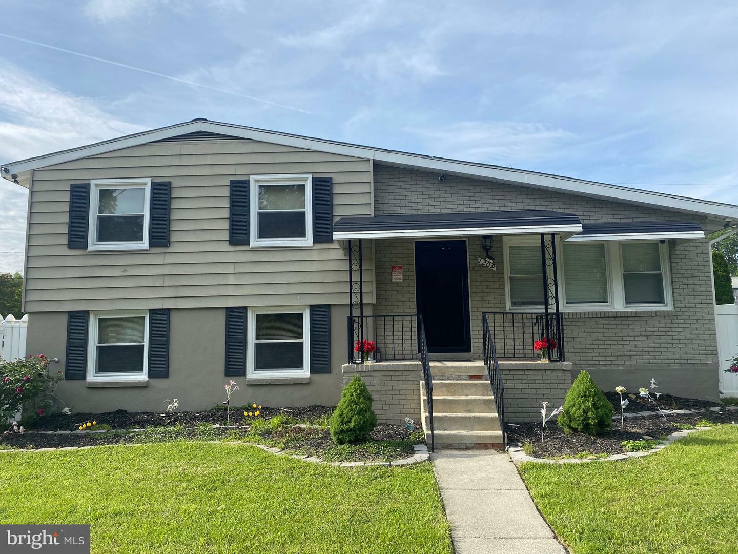Property Photo: 1209 Idylwood Road MD 21208